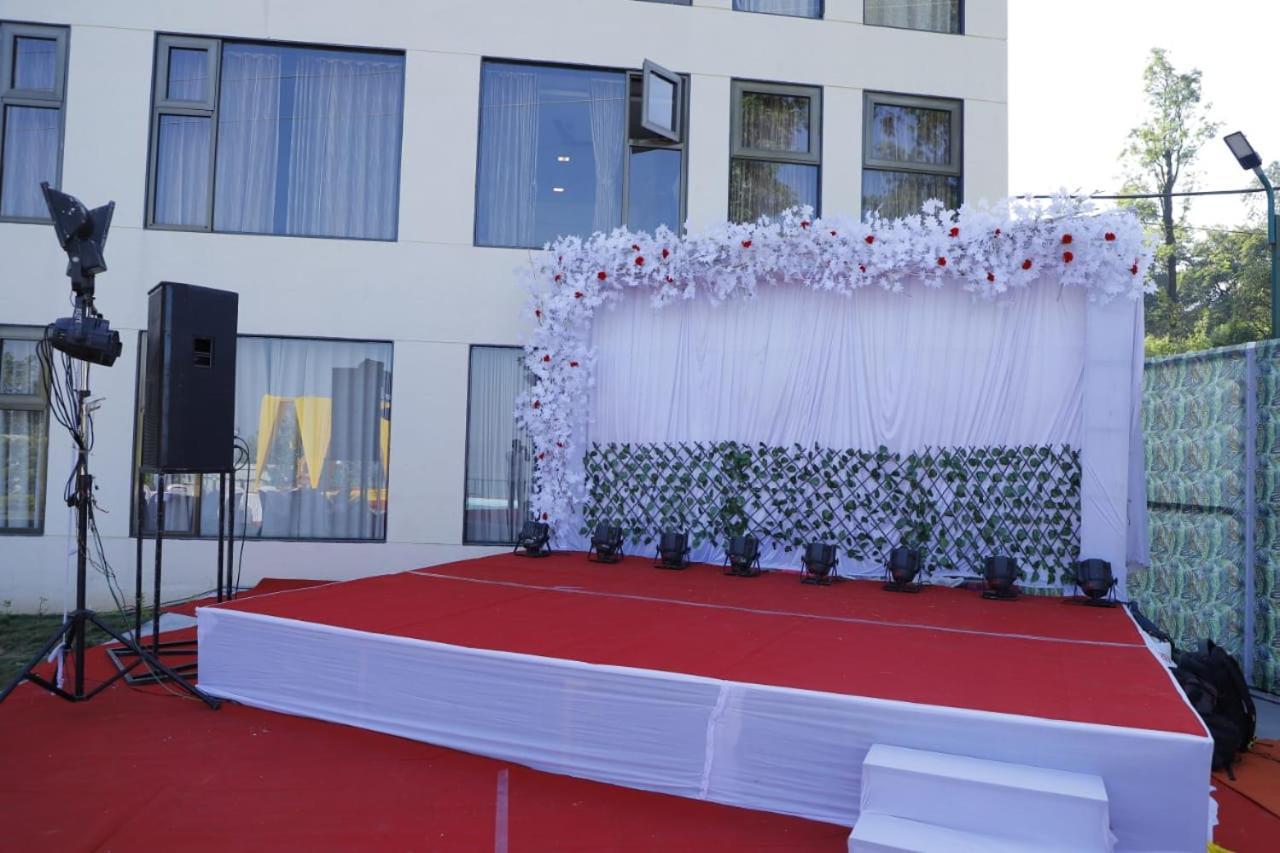โรงแรมรอยัล ออร์บิต พันช์กานี ภายนอก รูปภาพ