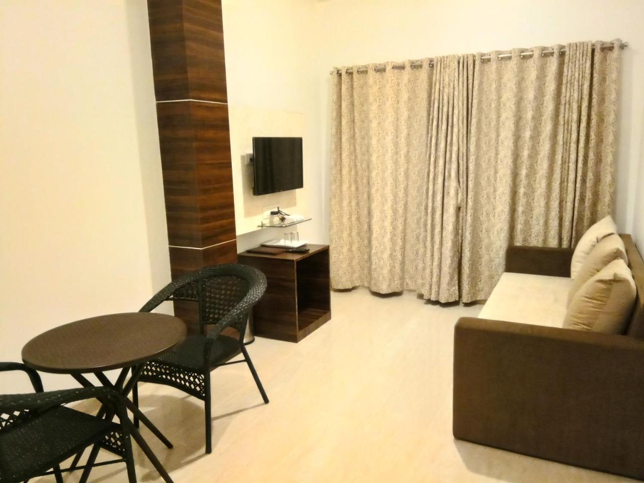 โรงแรมรอยัล ออร์บิต พันช์กานี ภายนอก รูปภาพ