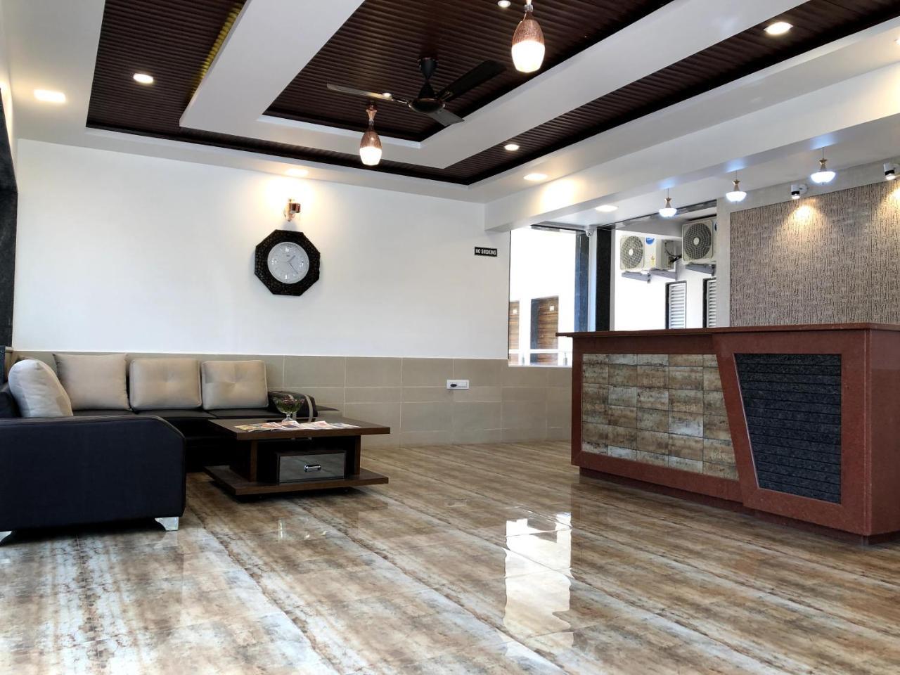 โรงแรมรอยัล ออร์บิต พันช์กานี ภายนอก รูปภาพ