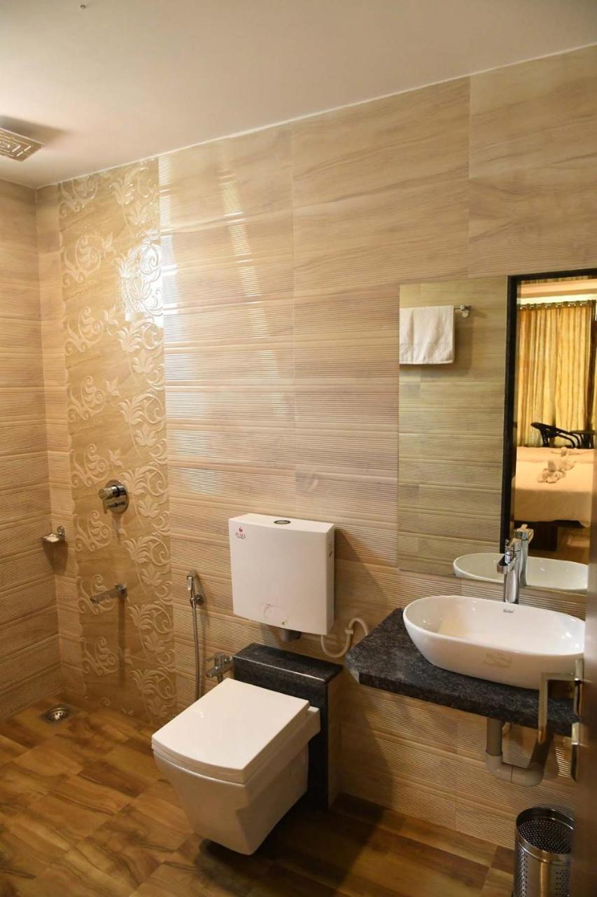 โรงแรมรอยัล ออร์บิต พันช์กานี ภายนอก รูปภาพ