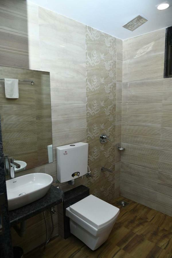 โรงแรมรอยัล ออร์บิต พันช์กานี ภายนอก รูปภาพ